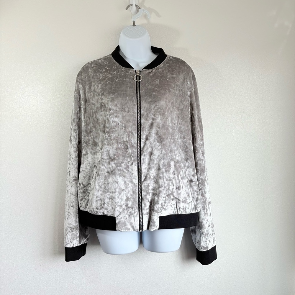 Forever 21 Silver Crushed Velvet Bomber Jacket W/ Black Trim SzXL Retro Y2K
